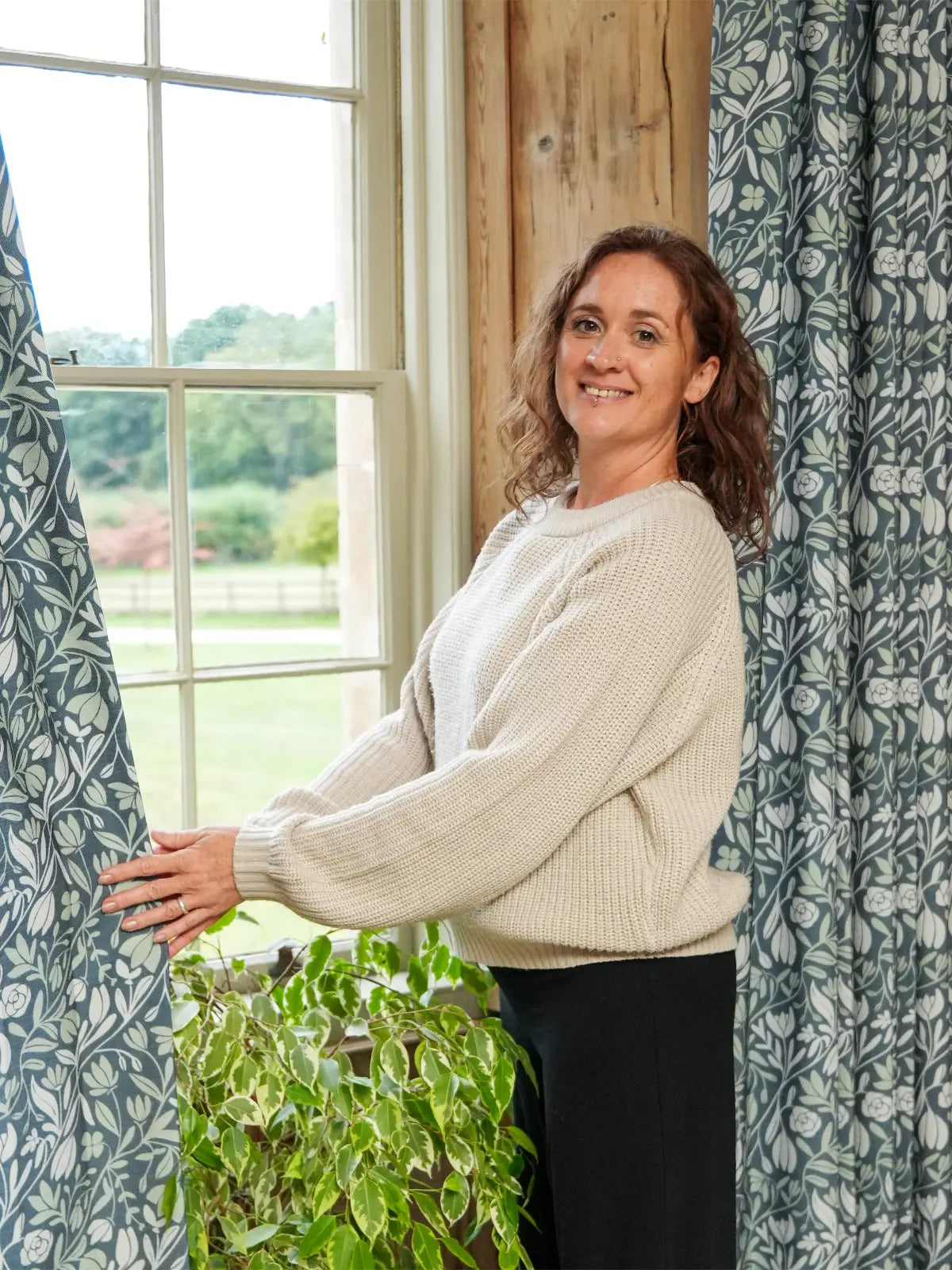 UK TWOPAGES CURTAINS